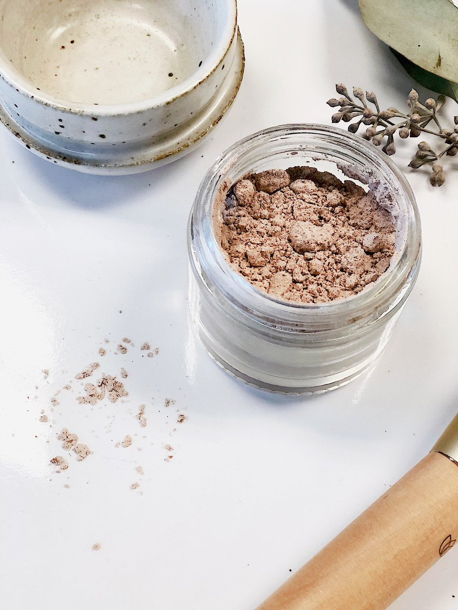 Organic loose powder applied over foundation”